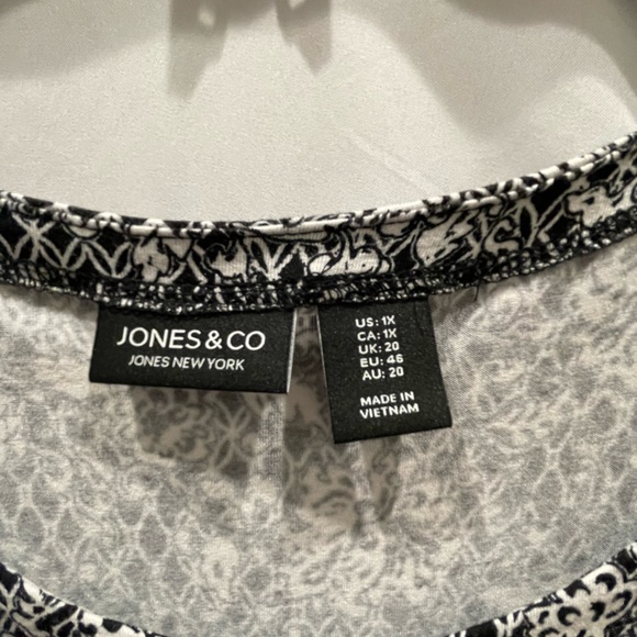 Women’s 3/4 Sleeve Top - Picture 3 of 6